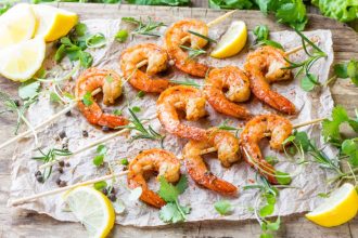 Αρωματικές γαρίδες με δεντρολίβανο