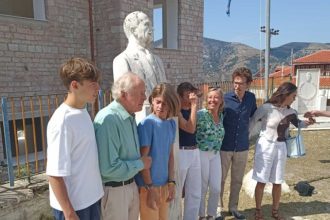 Η οικογένεια Bulgari που έφυγε από την Ήπειρο για να κατακτήσει τον κόσμο με τα κοσμήματα αναβιώνει την ιστορία της στην Παραμυθιά