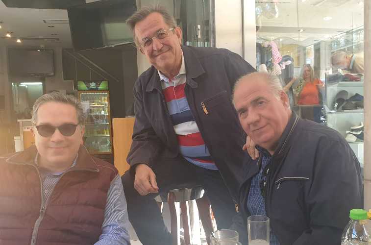 Όταν ο Κώστας Σβόλης βρήκε τον Νίκο Νικολόπουλο και στελέχη της Νέας Δημοκρατίας ΦΩΤΟ