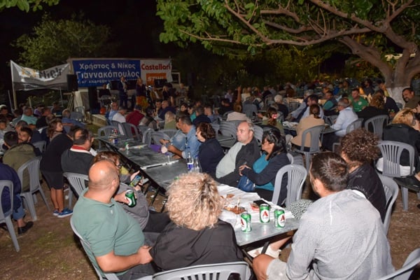 Πλήθος κόσμου στο πανηγύρι του συλλόγου Βελβιτσίου-Χαράδρου ΦΩΤΟ