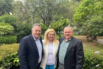 Ο Σάκης Παπαλεξάτος στηρίζει Κώστα Σβόλη