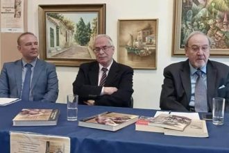 Άρωμα πατρινής αποκριάς και… τεντούρας στην παρουσίαση του δίτομου λευκώματος του Παναγιώτη Ρηγόπουλου στην Αθήνα