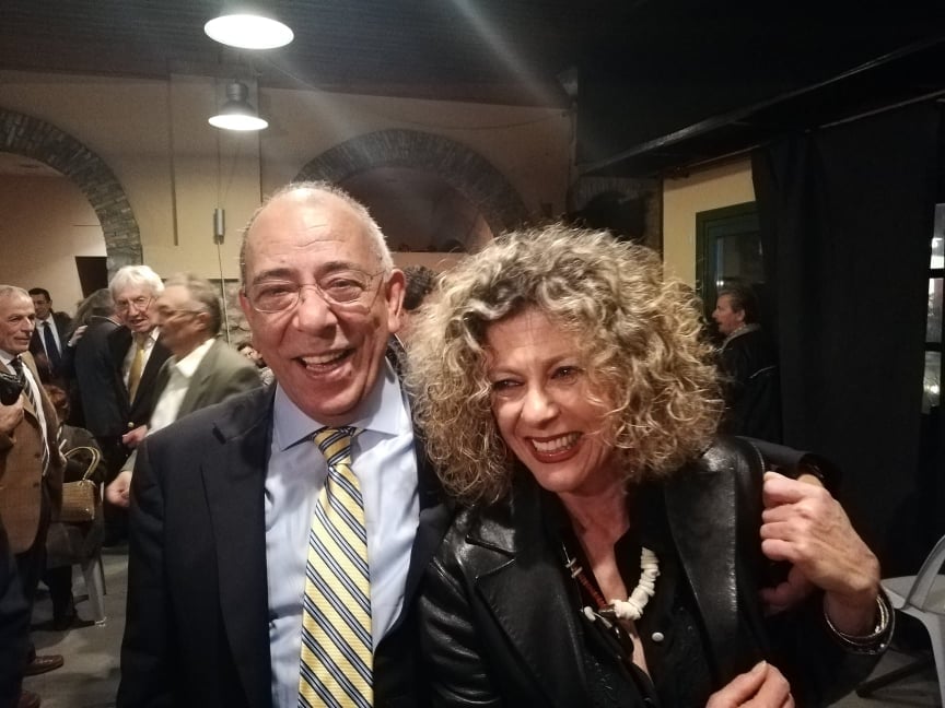 Έτρεξε πρώτη να δώσει συγχαρητήρια!