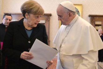 Γιατί τα έβαλε με τον Πάπα η Μέρκελ;