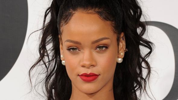 O διάλογος τoυ Ολάντ με την Ριάνα στο...twitter