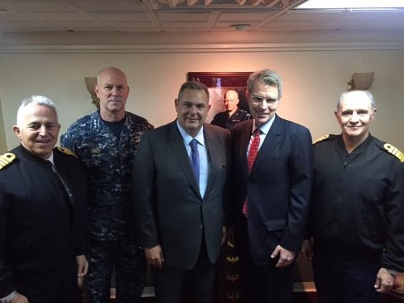 Η selfie του Καμμένου στο αεροπλανοφόρο Αϊζενχάουερ - ΔΕΙΤΕ ΦΩΤΟ