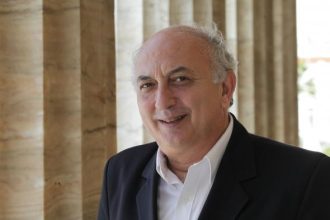 Γιατί αποχώρησε από το Οικονομικό Φόρουμ των Δελφών ο υφυπουργός Εξωτερικών
