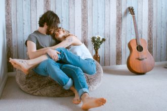 Τι πραγματικά σκέφτονται οι άντρες για τις ατέλειες του κορμιού μας;