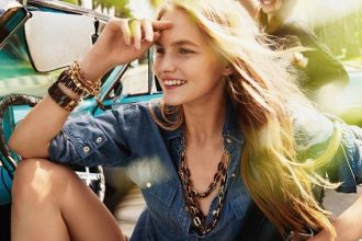 Αυτό το «ασχημόμορφο» πουκάμισο επιστρέφει και γίνεται η τάση του καλοκαιριού