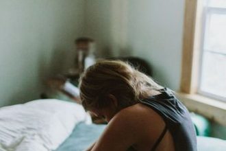 Γυμναστική στο κρεβάτι; Κι όμως, γίνεται με αυτές τις 3 απλές ασκήσεις