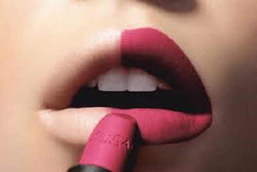 Το ιδιοφυές κόλπο για να βρίσκεις εύκολα το κραγιόν μέσα στην τσάντα σου