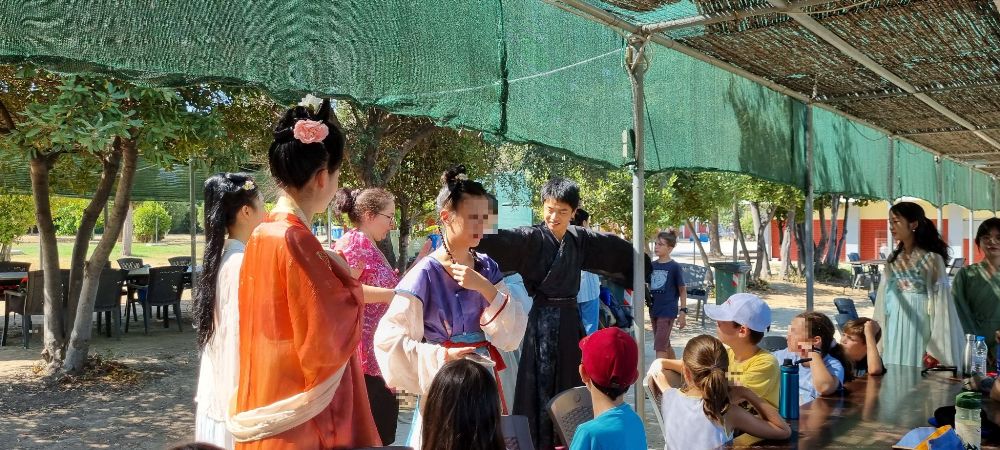 Διαπολιτισμική δράση με 30 Κινέζους φοιτητές στις κατασκηνώσεις του Δήμου Πατρέων (ΦΩΤΟ)