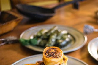 Πιτάκια ρολό με καβουρμά στο τηγάνι