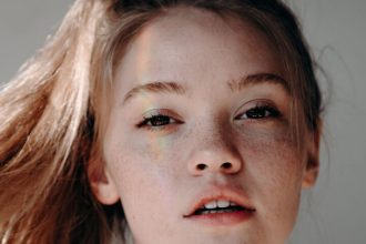 Έχεις φακίδες; 4 make up tips που πρέπει οπωσδήποτε να ξέρεις