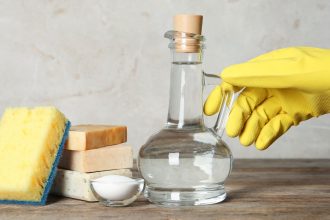 Έξυπνοι τρόποι για να χρησιμοποιήσετε το ξύδι στην καθαριότητα του σπιτιού