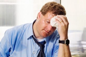 Θερμοπληξία: Τι συμβαίνει στο σώμα και τον εγκέφαλο όταν ο υδράργυρος χτυπά κόκκινο