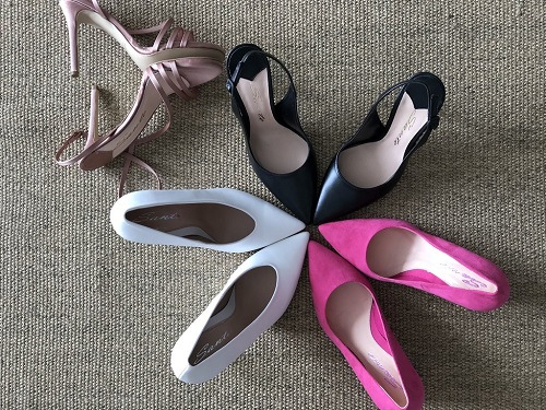 Τι παπούτσια φοράμε αυτήν την εποχή για να είμαστε στιλάτες;