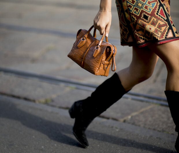 Πώς θα φρεσκάρεις τις τσάντες και τα παπούτσια για να δείχνουν ολοκαίνουρια