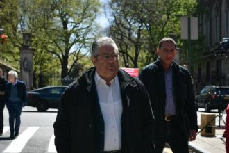 Η ζεμπεκιά του Κουτσούμπα στη Νέα Υόρκη ΦΩΤΟ