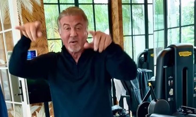 Σιλβέστερ Σταλόνε: Ο 78χρονος ηθοποιός χορεύει ενώ δοκιμάζει καινούρια ρούχα