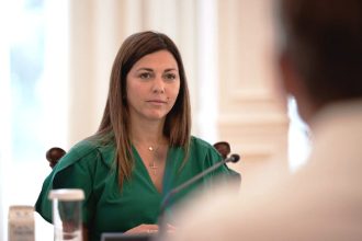Σ. Ζαχαράκη για νέα σύλληψη αστυνομικού της Βουλής: Δεν γίνεται ανεκτή οποιαδήποτε μορφής βίας από οποιονδήποτε κι αν ασκείται