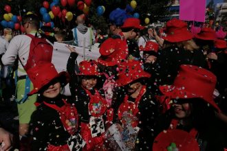 Παρέλαση των μικρών-Η πόλη γέμισε από καρναβαλικό κέφι και παιδικά χαμόγελα ΔΕΙΤΕ ΔΕΚΑΔΕΣ ΦΩΤΟΓΡΑΦΙΕΣ
