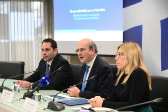 Αναλυτικά οι μειώσεις στις προμήθειες των τραπεζών, πού μηδενίζονται - Η εξειδίκευση από το οικονομικό επιτελείο
