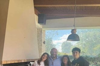 Οι πολιτικοί μας ...παρέα με τον οβελία