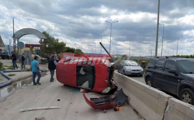 Πάτρα: Tούμπαρε αυτοκίνητο στο ύψος της ΑΒΕΞ - ΦΩΤΟ