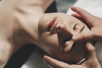 Λεμφικό μασάζ: Όλα όσα πρέπει να ξέρεις για το μασάζ που θα αλλάξει την επιδερμίδα και το σώμα σου