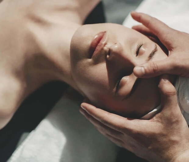 Λεμφικό μασάζ: Όλα όσα πρέπει να ξέρεις για το μασάζ που θα αλλάξει την επιδερμίδα και το σώμα σου