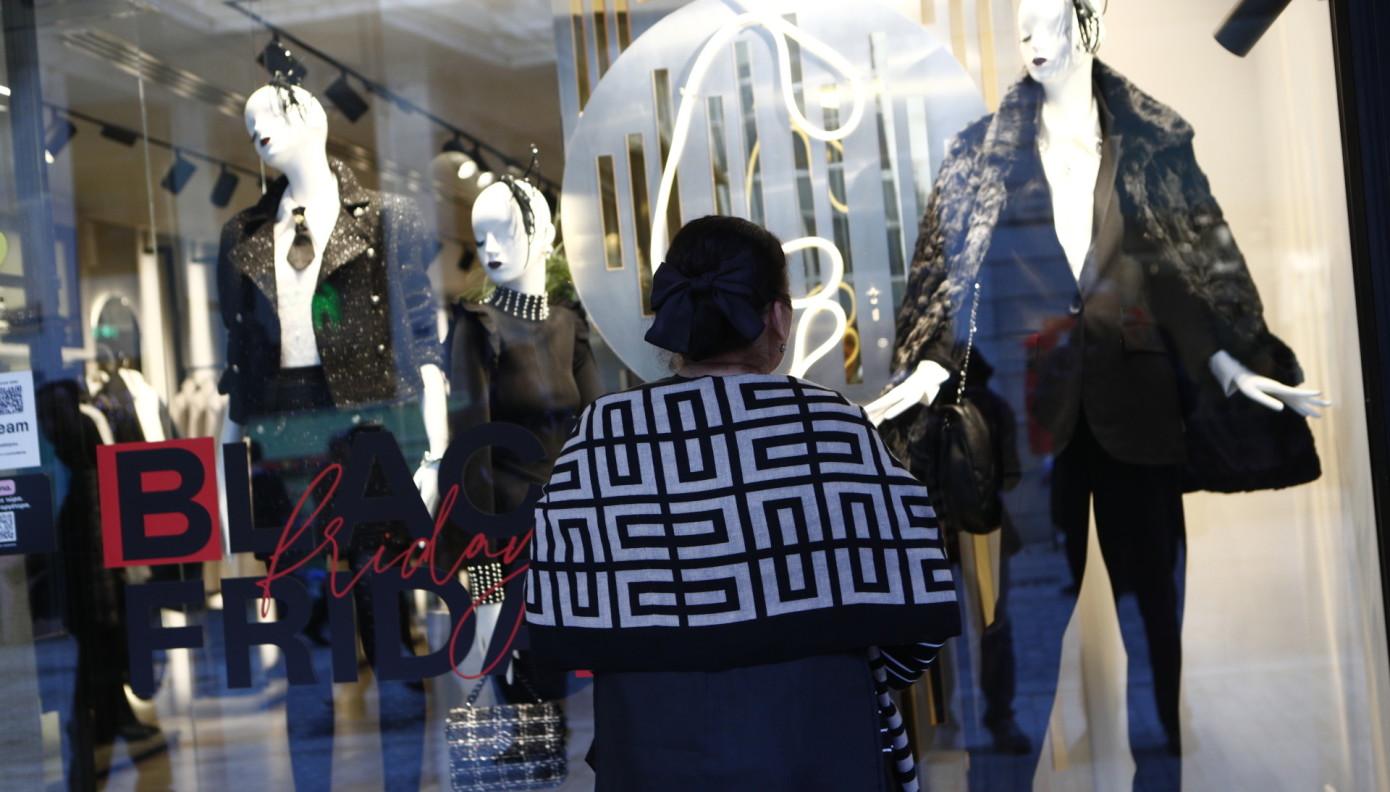 Black Friday 2024: Ανοιχτά έως τις 18:00 τα καταστήματα – Έως τις 20:00 πολυκαταστήματα και εμπορικά κέντρα