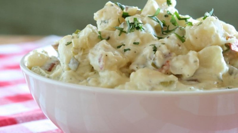 Πατατοσαλάτα με άνηθο και μαγιονέζα σκόρδου