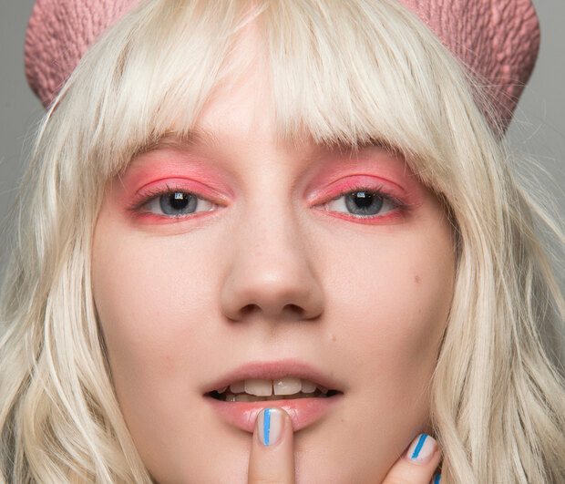 Το παστέλ μακιγιάζ κολακεύει όλα τα χρώματα ματιών και έχουμε τις αποδείξεις