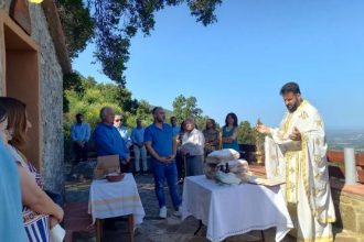 Πολιτιστική εκδήλωση στο γραφικό εκκλησάκι του Αγίου Αθανασίου στη Δροσιά Τριταίας (ΦΩΤΟ)