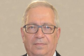 Γιατί η κηδεία του Κωστή Στεφανόπουλου έγινε στην Αθήνα και όχι στην Πάτρα;