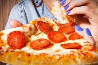 Αυτές είναι οι 18 πιο “εθιστικές” τροφές και οι 17 λιγότερο “εθιστικές”