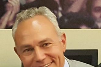 Η αδυναμία στήριξης των νέων αναδεικνύει έναν ανήθικο εγκλωβισμό τους