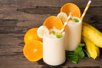 Smoothie με πορτοκάλι και μπανάνα