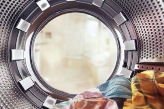 Δείτε τι θα γίνει αν βάλετε μια ασπιρίνη στο πλυντήριο ρούχων