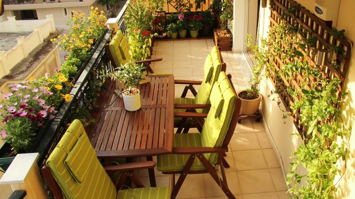 Έξυπνα tips για να διατηρείτε το μπαλκόνι σας πεντακάθαρο