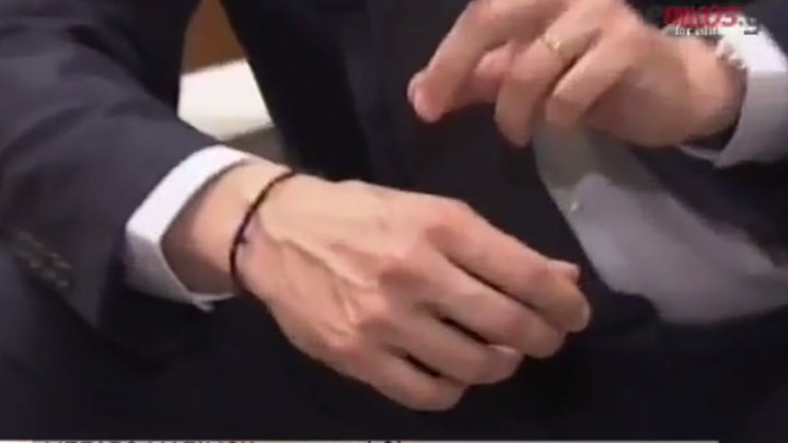 Το τυχερό βραχιολάκι από την Αμοργό του Γάλλου Υπουργείο Οικονομικών