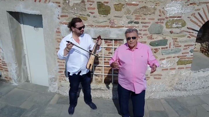 Πώς σχολίασε ο Παναγιώτης Ψωμιάδης τη συμμετοχή του σε...βιντεοκλίπ με τίτλο "Σε λέω"- ΒΙΝΤΕΟ