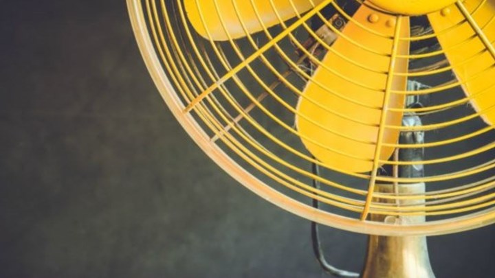 Με αυτά τα πανέξυπνα τρικ ο ανεμιστήρας θα λειτουργήσει σαν κλιματιστικό