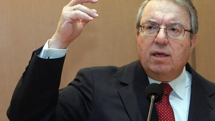 Γιώργος Μπαμπινιώτης: Η "κόντρα" του με γνωστό σκιτσογράφο - ΦΩΤΟ