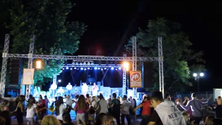 Διέκοψε συναυλία γνωστής τραγουδίστριας γιατί τον ενοχλούσε η... μουσική! - ΔΕΙΤΕ ΒΙΝΤΕΟ