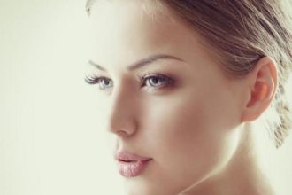 Τρία λάθη που αφυδατώνουν το πρόσωπό σου