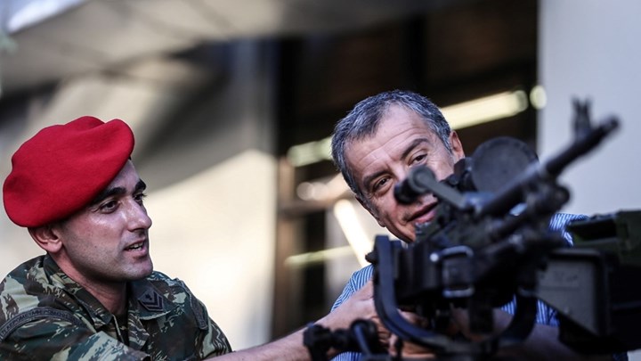 Ο Σταύρος Θεοδωράκης, τα πολυβόλα και η καταρρίχηση