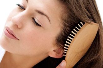 Γιατί είναι απαραίτητο το καθημερινό και σωστό βούρτσισμα των μαλλιών