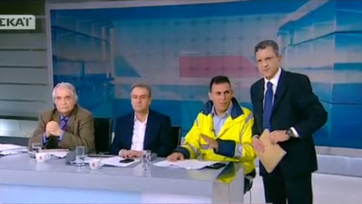 Το μπουφάν του Καραμέρου που προκάλεσε χαμό στα social media - ΒΙΝΤΕΟ